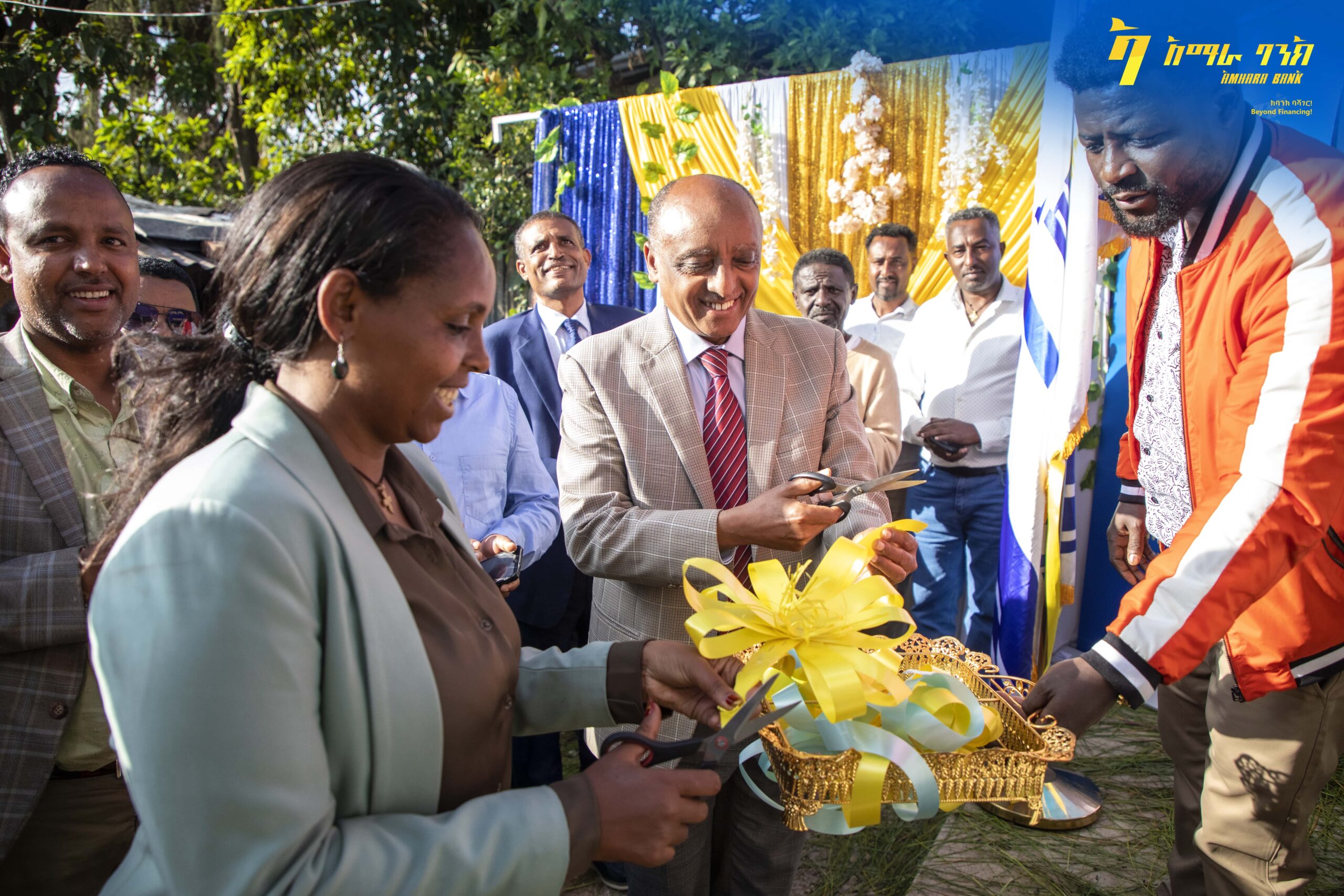 አማራ ባንክ ከልደታ ክፍለ ከተማ ጋር በመተባበር በልደታ ክፍለ ከተማ ስር የሚገኙ የአቅመ ደካሞችን ቤት በማደስ ለነዋሪዎቹ አስረከበ፡፡
