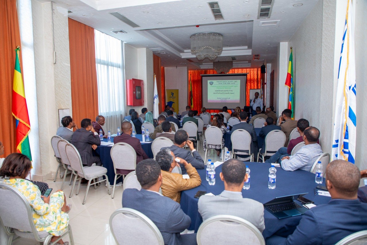 የአማራ ባንክ ስነ-ምግባር መከታተያ ክፍል ከፌድራል ሥነ-ምግባርና ፀረ-ሙስና ኮሚሽን ጋር በመተባበር ለባንኩ ከፍተኛ አመራሮች እና ሰራተኞች “የከፍተኛ አመራር አርአያነት ለፀረ-ሙስና ትግል ያለው ፋይዳ” በሚል መሪ ሀሳብ የስልጠና እና የውይይት መድረክ አካሄደ።