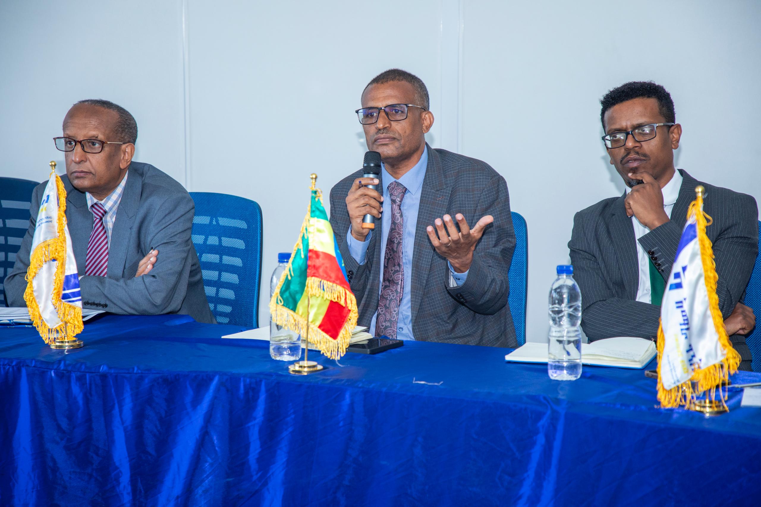 የአማራ ባንክ ከፍተኛ አመራሮች ከዲስትሪክት እና ከቅርንጫፍ ሥራ አስኪያጆች ጋር የምክክር መድረክ አካሄዱ።